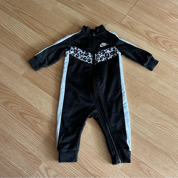 Nike Baby Full Romper 6 months - Picture 1 of 5